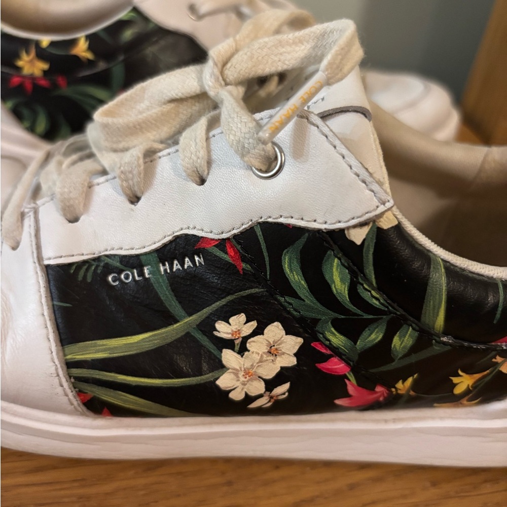 Cole Haan Floral White and Black Sneakers Size 8B Pre Loved - Picture 10 of 13